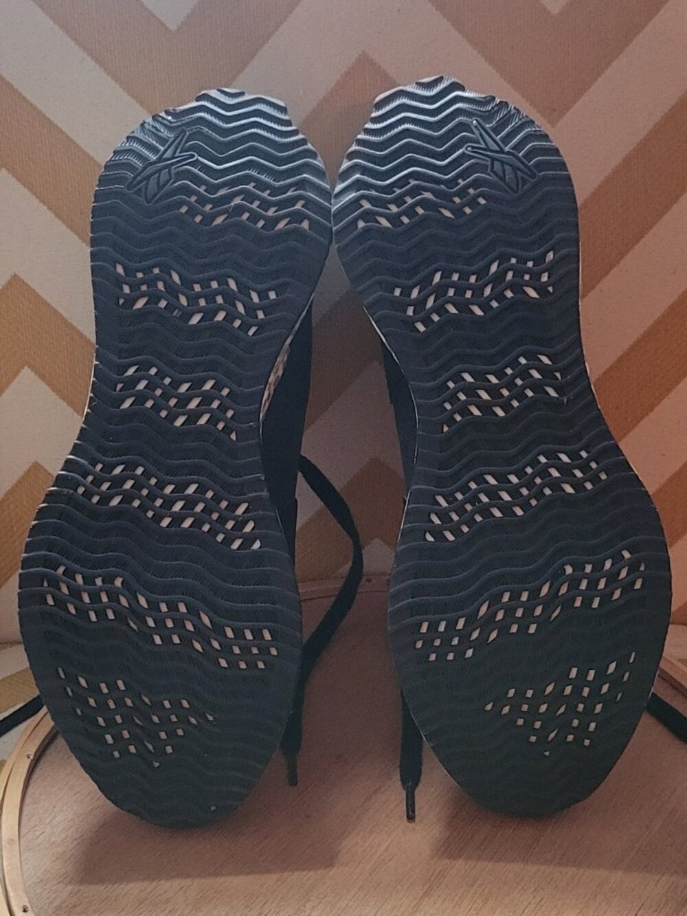 Reebok Zig Dynamica Sneaker with Black Leopard Print Sole - Picture 9 of 10